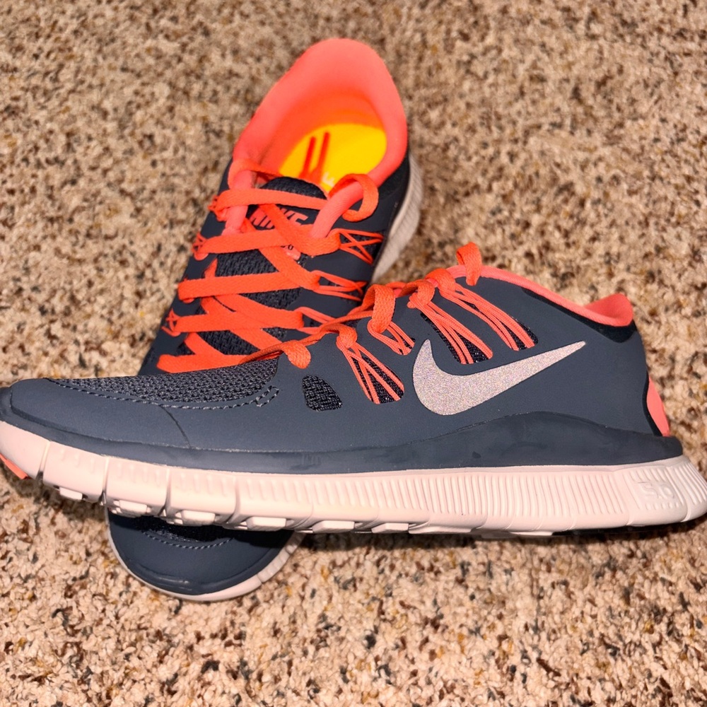Nike Free 5.0+ – Salmon Pink & Dark Gray Shoes – Women’s Size 5.5 (5 and a half)